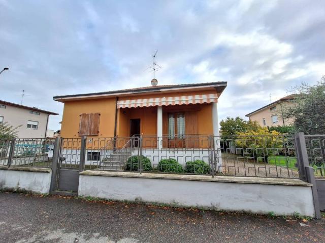 Villa Indipendente in vendita a Martinengo, Lombardia