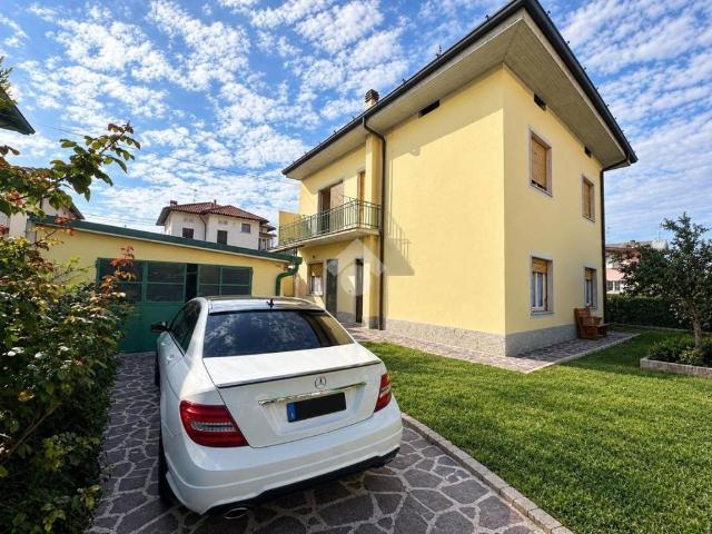 Villa Indipendente in vendita a Martinengo, Bergamo