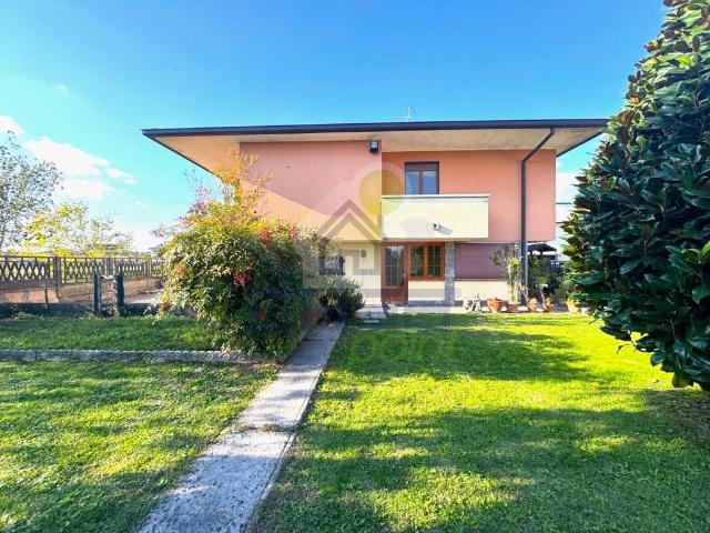 Villa Indipendente in vendita a Marudo, Lombardia