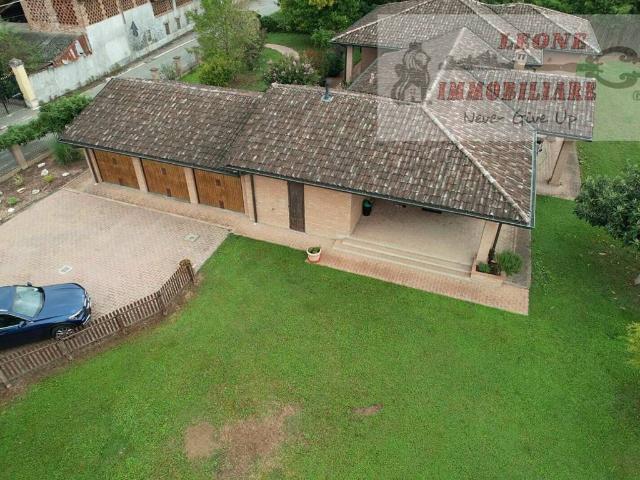 Villa Indipendente in vendita a Marzano, Lombardia