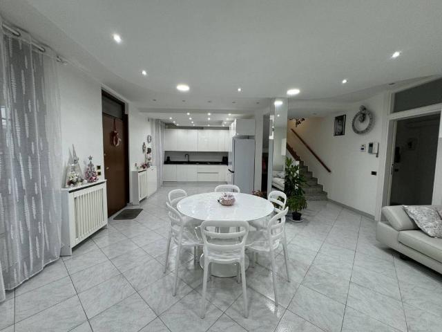 Villa Indipendente in vendita a Unione Comuni Basiano Masate, Masate
