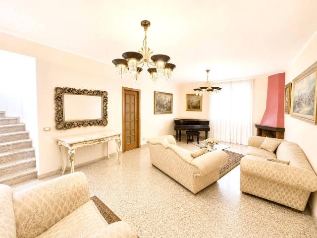 Villa Indipendente in vendita a Mascali, Sicilia