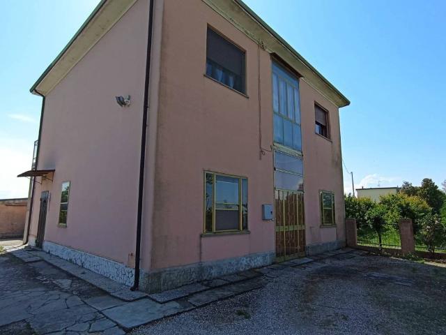 Villa Indipendente in vendita a Masi Torello, Reggio Emilia