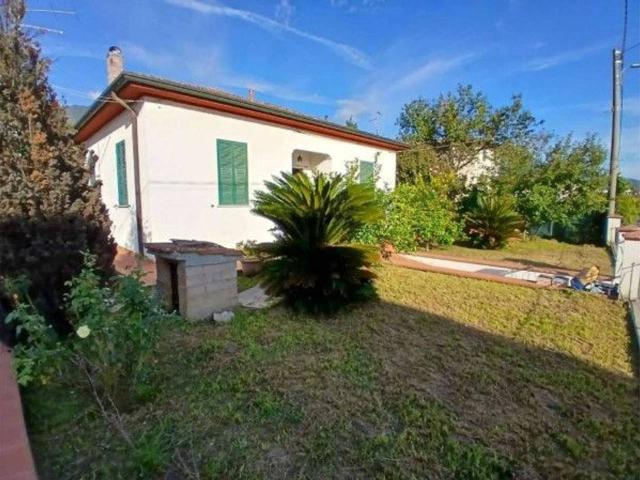 Villa Indipendente in vendita a San Lorenzo, Marina Di Massa
