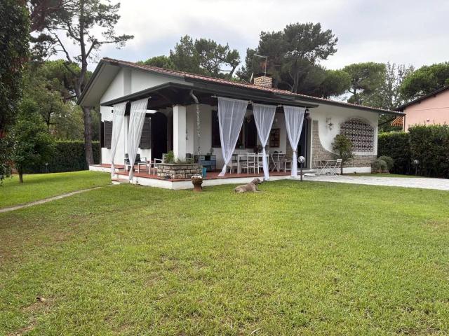 Villa Indipendente in vendita a Poveromo, Massa