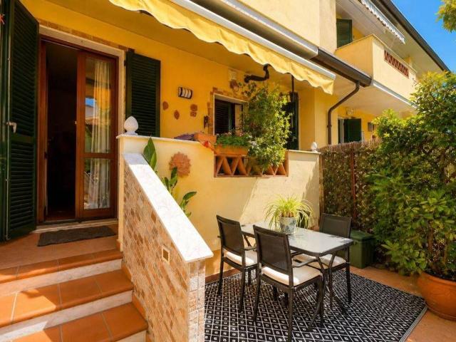 Villa Indipendente in vendita a Poggi, Marina Di Massa