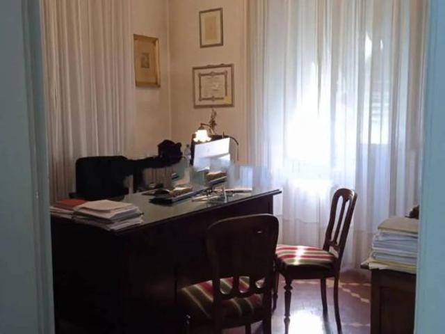 Villa Indipendente in vendita a Marina Di Massa, Toscana