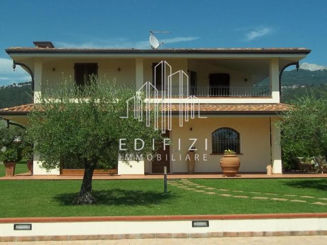 Villa Indipendente in vendita a Cinque Vie, Marina Di Massa
