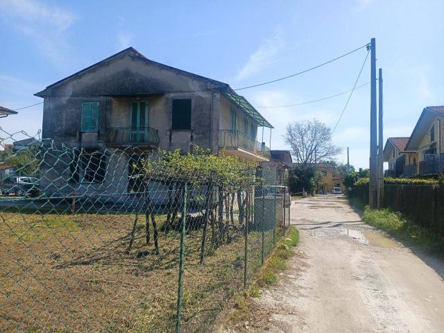 Villa Indipendente in vendita a Poggiolo, Marina Di Massa