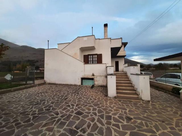 Villa Indipendente in vendita a Massa D'albe, Abruzzo
