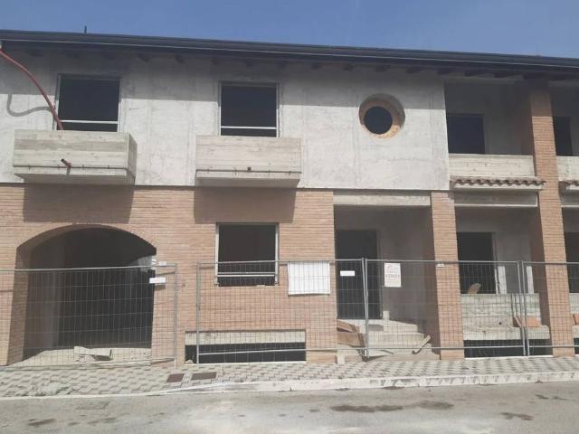 Villa Indipendente in vendita a Massa D'albe, Abruzzo