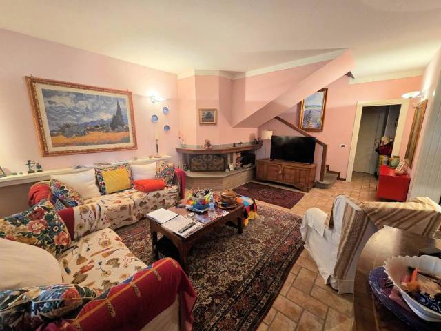 Villa Indipendente in vendita a Massa e Cozzile, Toscana