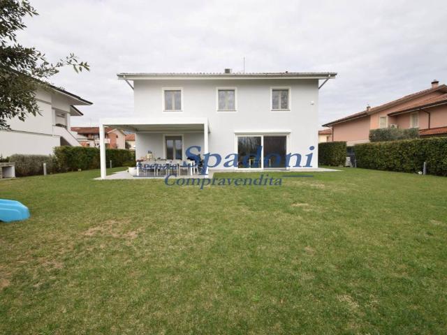 Villa Indipendente in vendita a Massa e Cozzile, Toscana