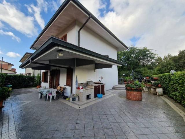 Villa Indipendente in vendita a Biscolla, Massa E Cozzile