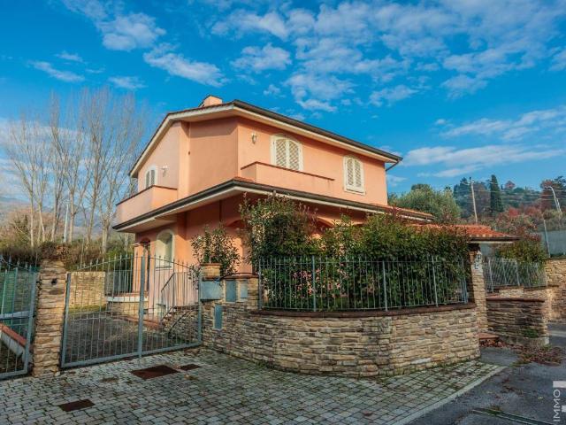 Villa Indipendente in vendita a Croci, Massa E Cozzile