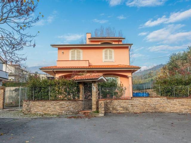 Villa Indipendente in vendita a Massa e Cozzile, Massa E Cozzile