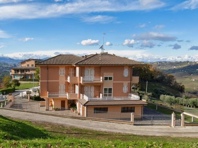 Villa Indipendente in vendita a Marche, Fermo