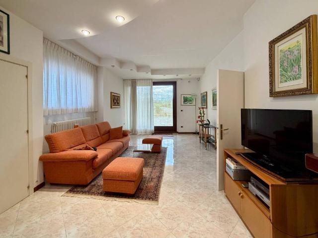 Villa Indipendente in vendita a Marche, Fermo