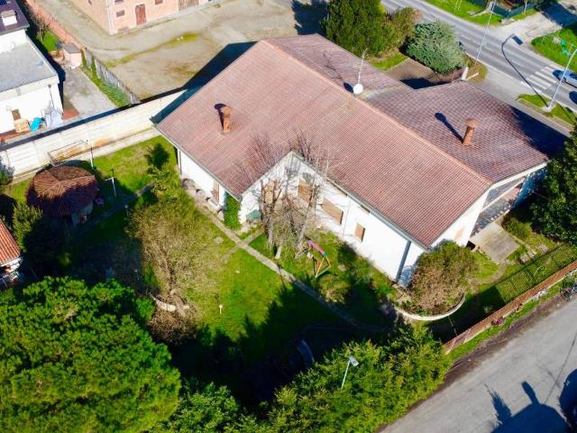 Villa Indipendente in vendita a Unione dei comuni della Bassa Romagna, Massa Lombarda
