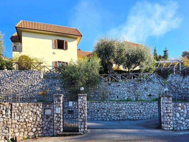 Villa Indipendente in vendita a Massa Lubrense, Campania