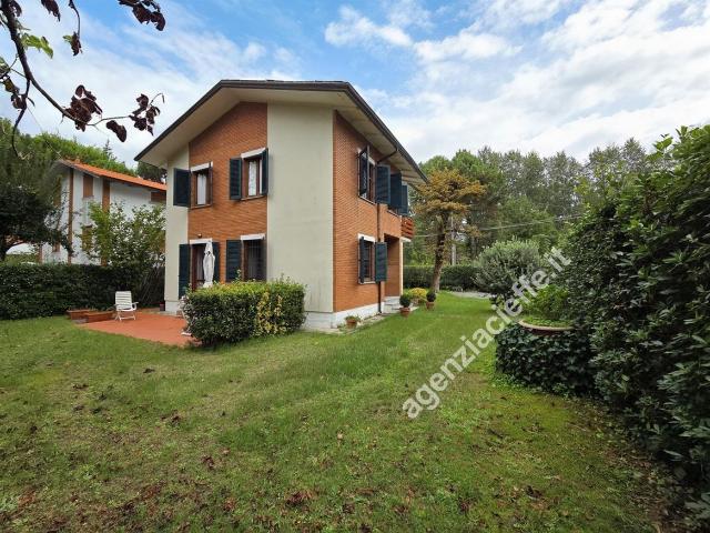 Villa Indipendente in vendita a Poveromo, Marina Di Massa
