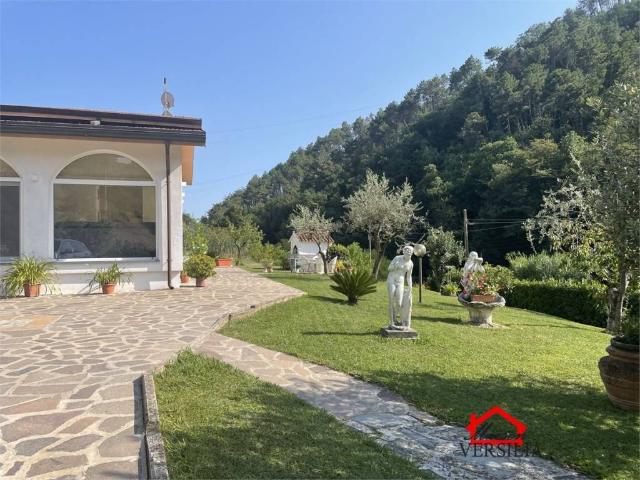Villa Indipendente in vendita a Marina Di Massa, Toscana
