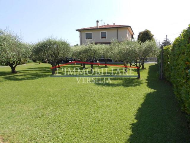 Villa Indipendente in vendita a Marina di Massa, Marina Di Massa