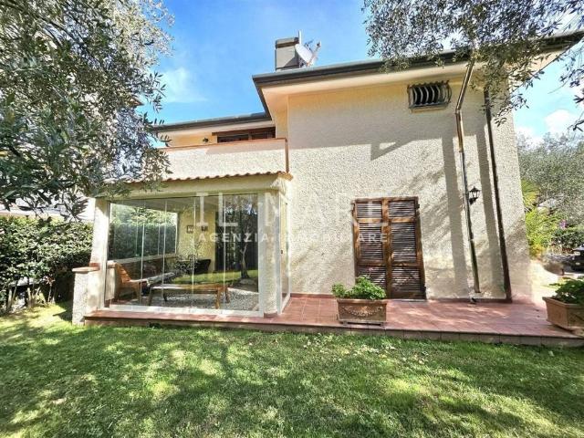 Villa Indipendente in vendita a Poggioletto, Marina Di Massa