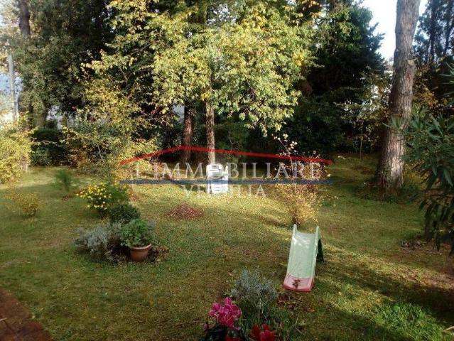 Villa Indipendente in vendita a Marina di Massa, Marina Di Massa