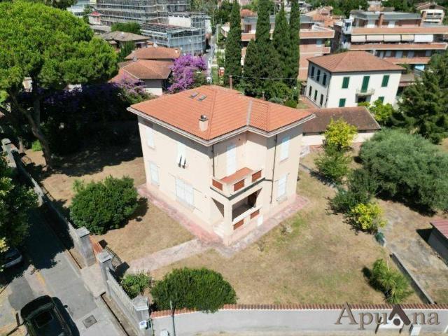 Villa Indipendente in vendita a San Carlo, Marina Di Massa
