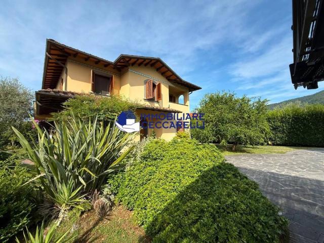 Villa Indipendente in vendita a Marina Di Massa, Toscana