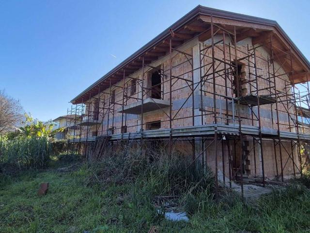 Villa Indipendente in vendita a San Lorenzo, Marina Di Massa