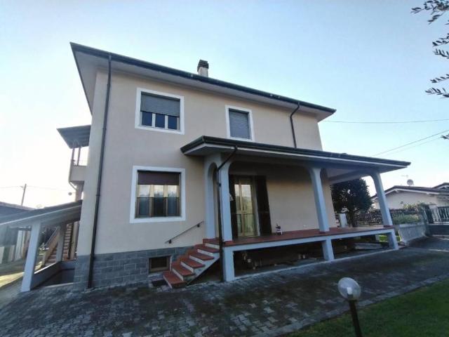Villa Indipendente in vendita a Marina di Massa, Marina Di Massa