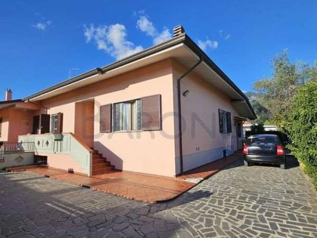 Villa Indipendente in vendita a San Lorenzo, Marina Di Massa