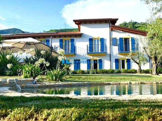 Villa Indipendente in vendita a San Lorenzo, Marina Di Massa