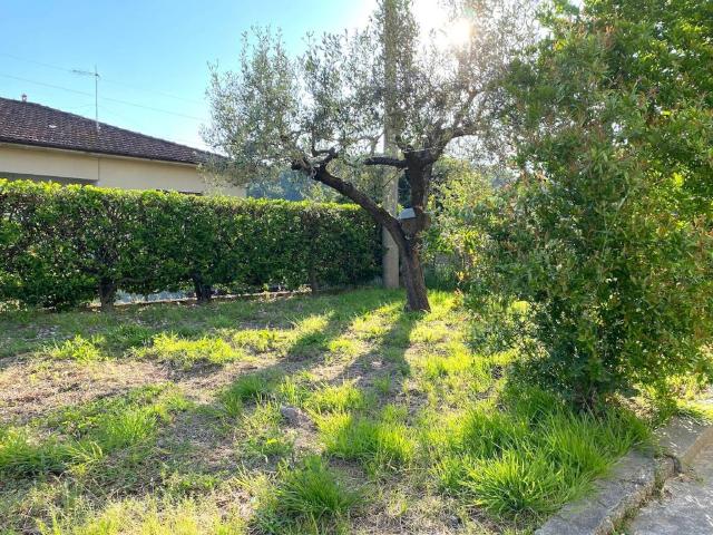 Villa Indipendente in vendita a Romagnano, Marina Di Massa