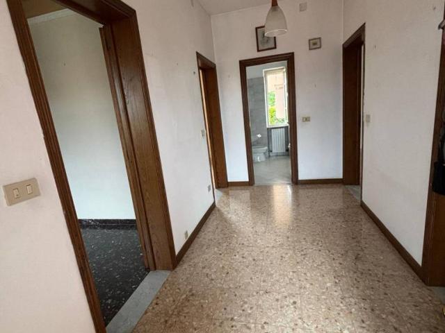 Villa Indipendente in vendita a Romagnano, Marina Di Massa