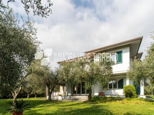 Villa Indipendente in vendita a Poggioletto, Marina Di Massa