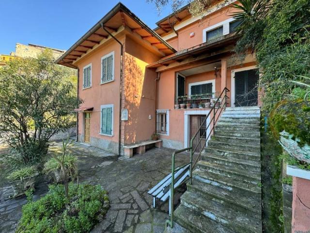 Villa Indipendente in vendita a San Carlo, Marina Di Massa