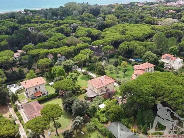 Villa Indipendente in vendita a Poveromo, Marina Di Massa