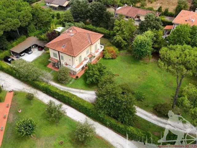 Villa Indipendente in vendita a Poveromo, Marina Di Massa