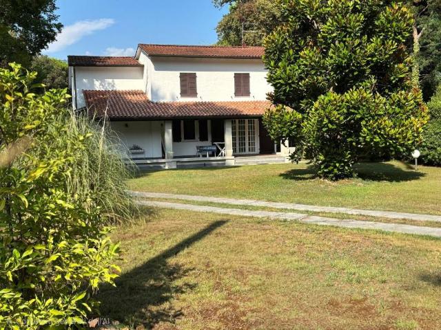 Villa Indipendente in vendita a Poveromo, Marina Di Massa