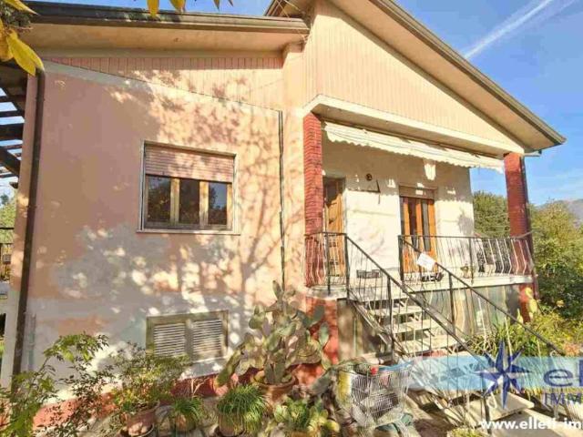 Villa Indipendente in vendita a Marina di Massa, Marina Di Massa