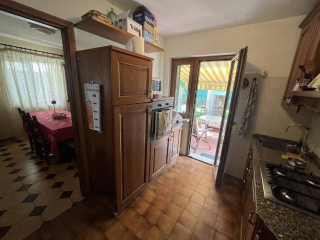 Villa Indipendente in vendita a Marina di Massa, Marina Di Massa