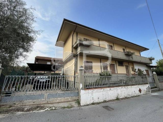 Villa Indipendente in vendita a Zecca, Massa