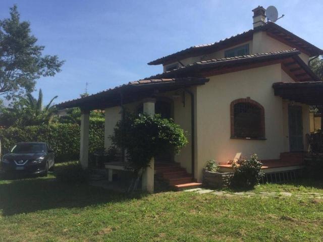 Villa Indipendente in vendita a San Carlo, Marina Di Massa