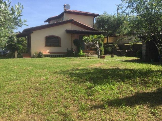 Villa Indipendente in vendita a San Carlo, Marina Di Massa