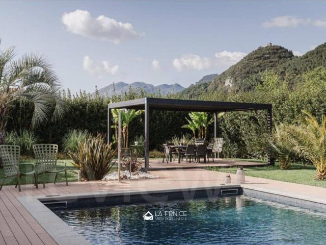 Villa Indipendente in vendita a Marina Di Massa, Toscana