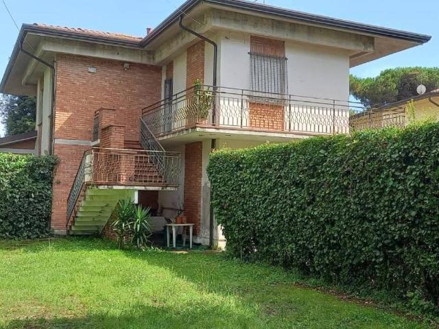 Villa Indipendente in vendita a Ronchi, Marina Di Massa