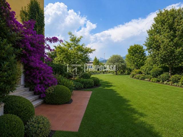 Villa Indipendente in vendita a Marina Di Massa, Toscana